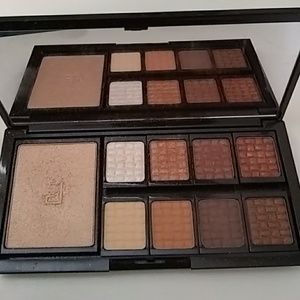Eyeshadow palette